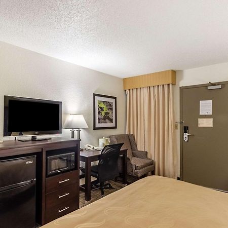 Quality Inn Milwaukee- Брукфилд Экстерьер фото