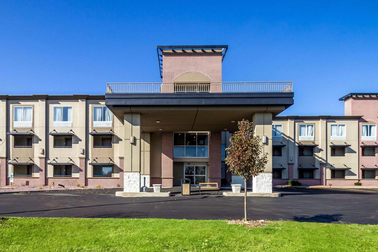 Quality Inn Milwaukee- Брукфилд Экстерьер фото