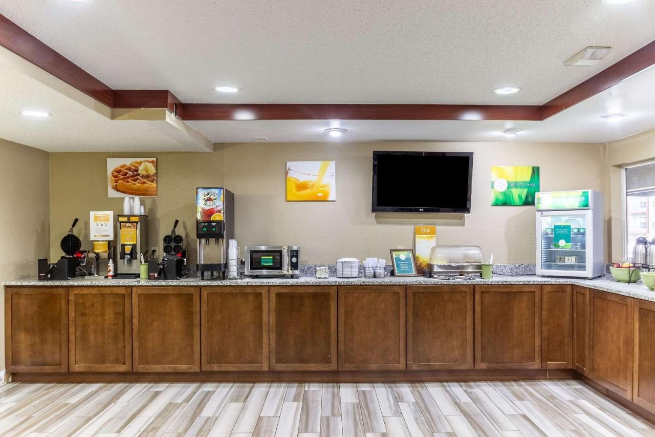 Quality Inn Milwaukee- Брукфилд Экстерьер фото