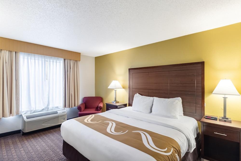 Quality Inn Milwaukee- Брукфилд Экстерьер фото