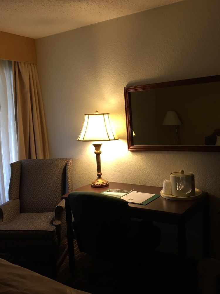 Quality Inn Milwaukee- Брукфилд Экстерьер фото