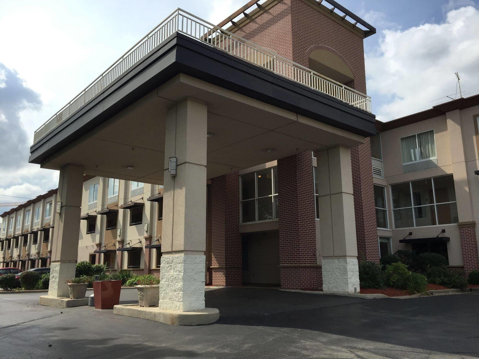 Quality Inn Milwaukee- Брукфилд Экстерьер фото