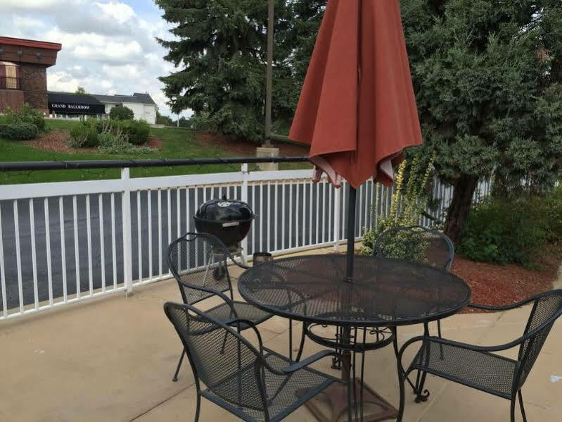 Quality Inn Milwaukee- Брукфилд Экстерьер фото