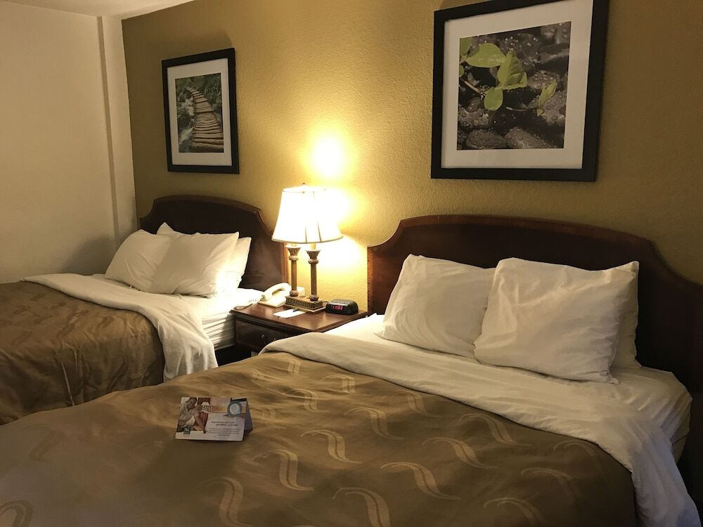 Quality Inn Milwaukee- Брукфилд Экстерьер фото
