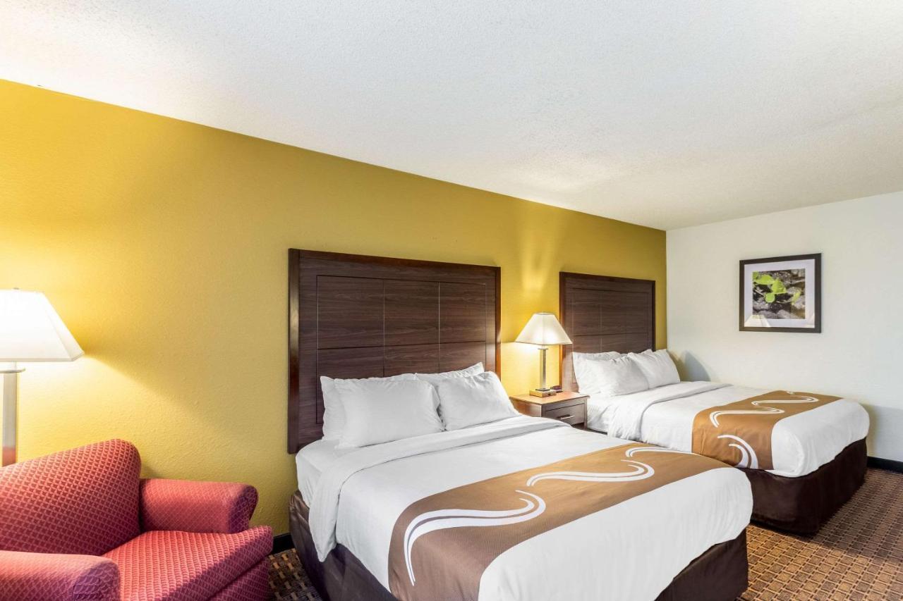 Quality Inn Milwaukee- Брукфилд Экстерьер фото