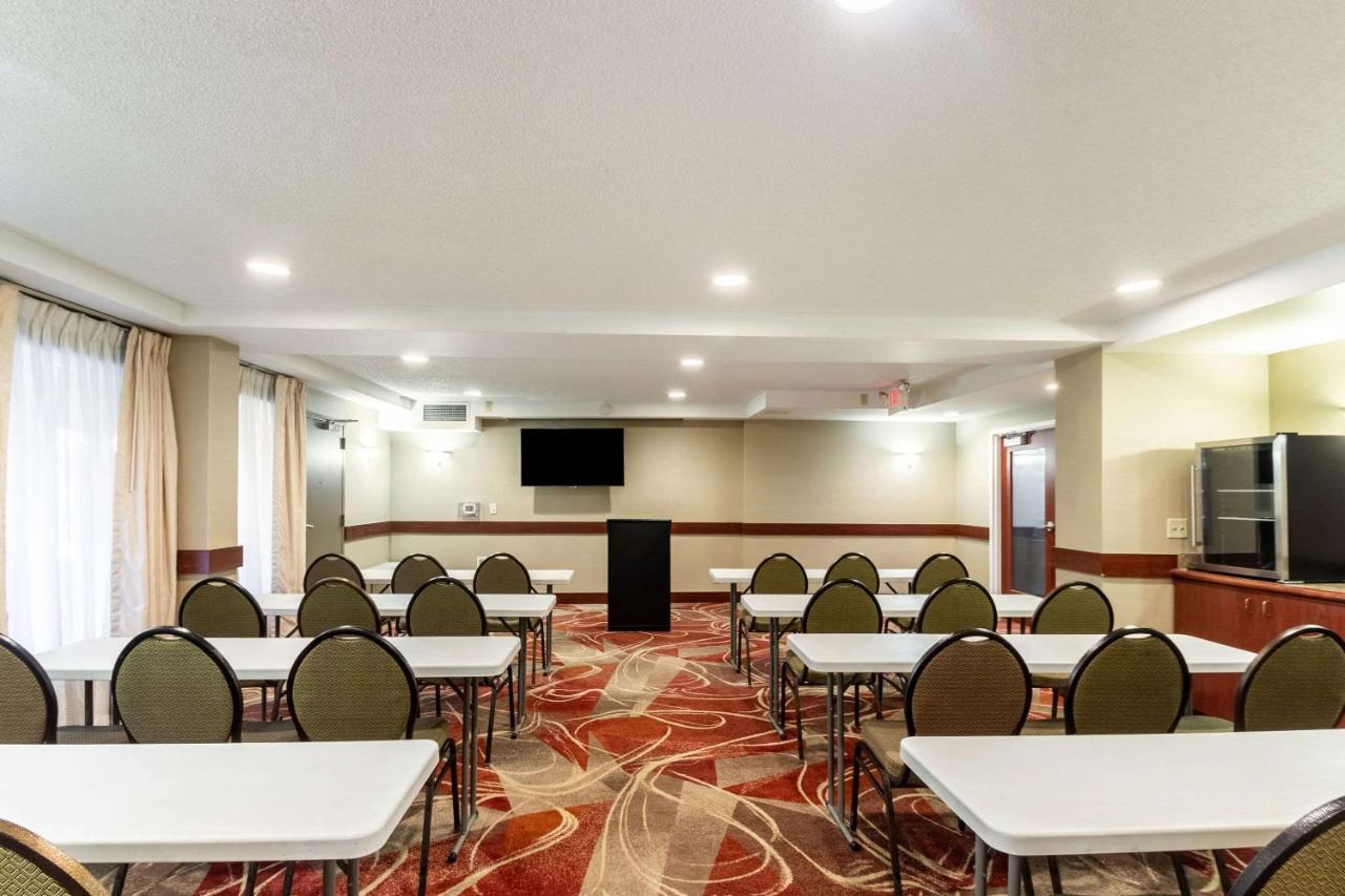Quality Inn Milwaukee- Брукфилд Экстерьер фото