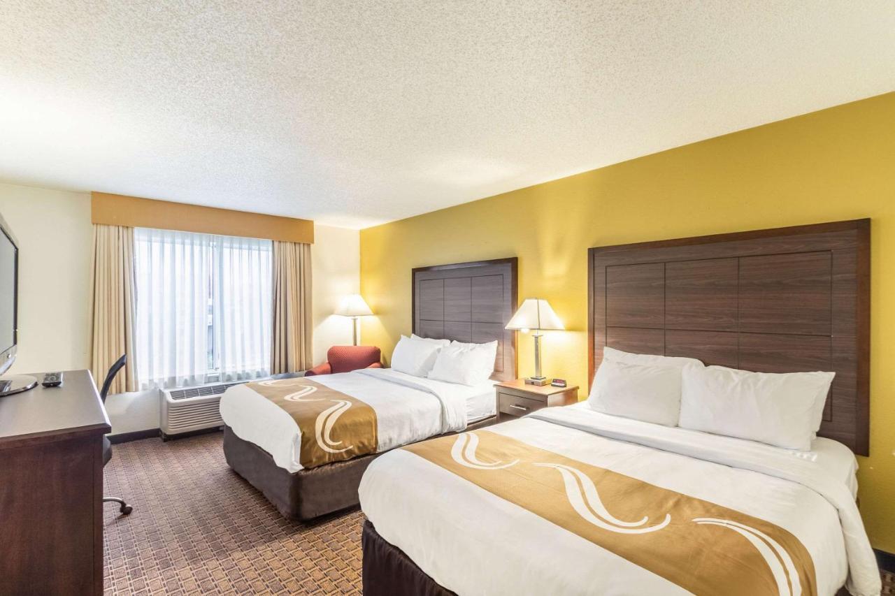 Quality Inn Milwaukee- Брукфилд Экстерьер фото