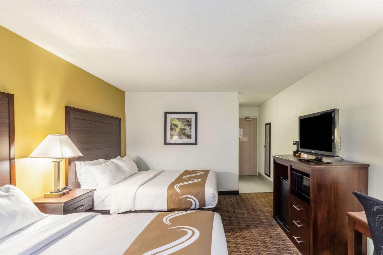 Quality Inn Milwaukee- Брукфилд Экстерьер фото
