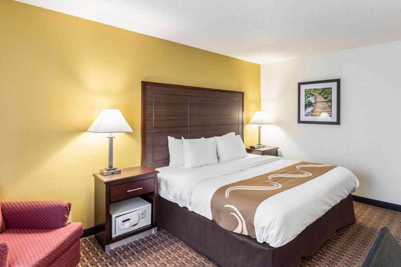 Quality Inn Milwaukee- Брукфилд Экстерьер фото
